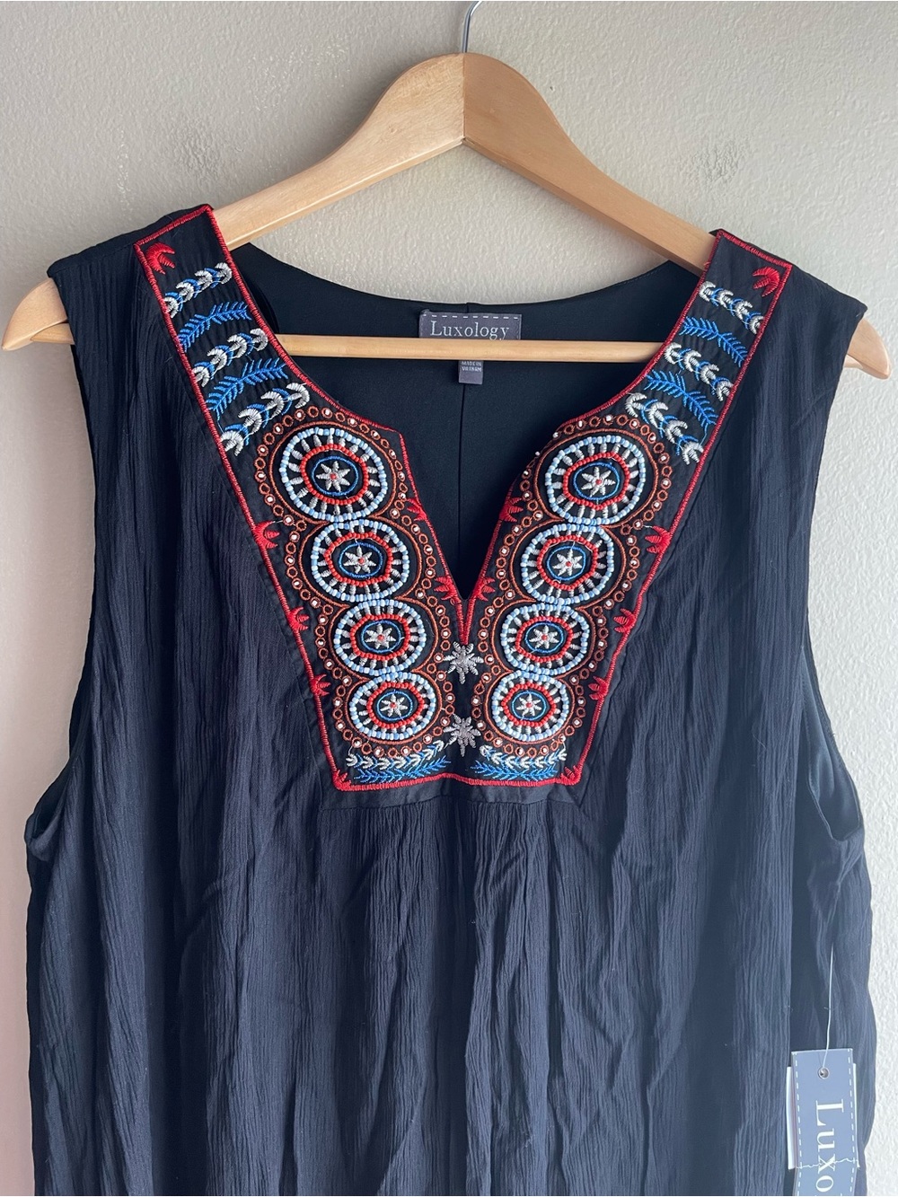 New Luxology Black Sleeveless Embroidered V-Neck Dress Size 16 - Picture 2 of 9